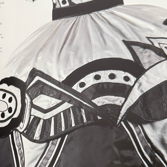 Gianni Versace Softcover Book by Leonardo Arte, 
English/Italian Edition - Picture 5 of 14